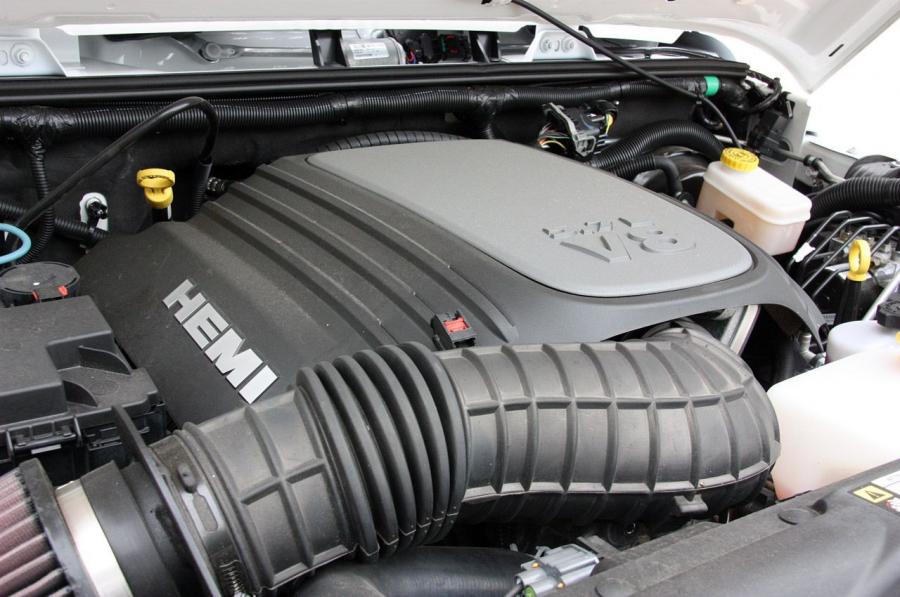 Jeep Wrangler Hemi AEV 2011 года  (фото 18 из 58)